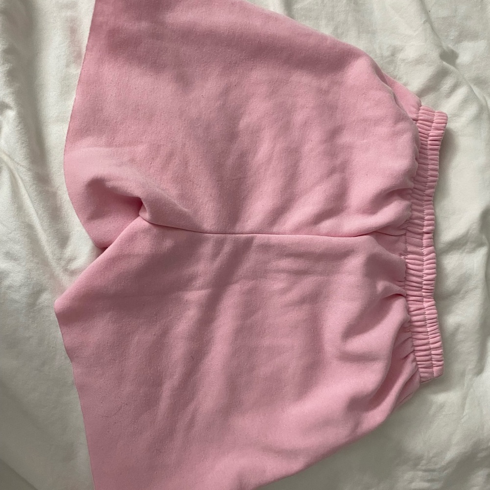 PRETTY LITTLE THING SWEATSHORTS